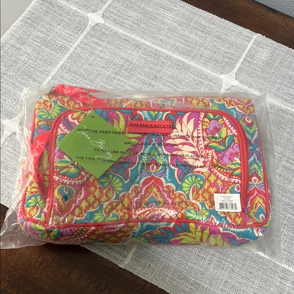 Vera Bradley Little Hipster in Paisley in Paradise Vibrant Design - Picture 8 of 9